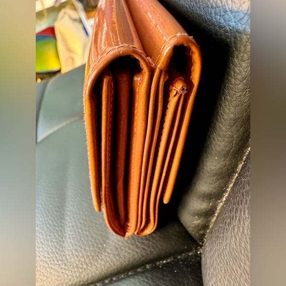 CHANEL RARE ORANGE TRIFOLD ENAMEL WALLET - Picture 3 of 9